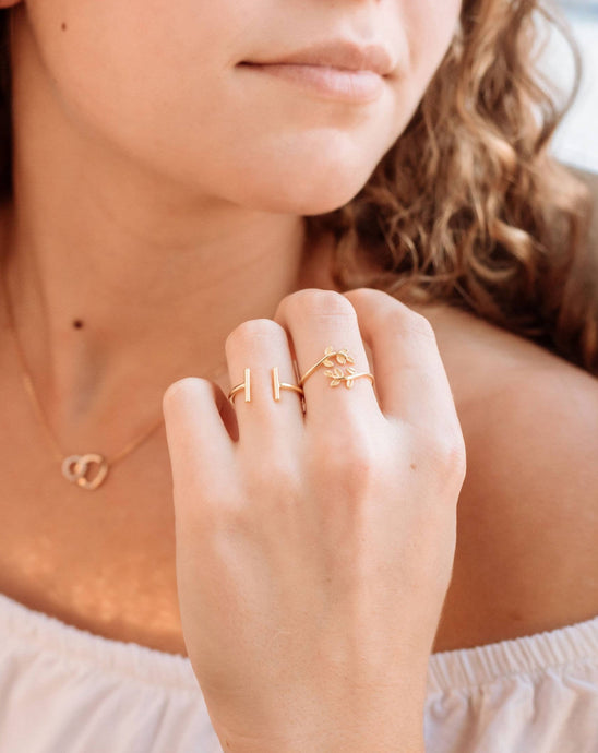 DAINTY GOLD BAR RING